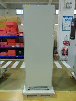 PE iND IIl ((S6000-31G) 3/1P 110/ 220Vdc 10-200kVA UPS industriel en ligne avec tension d'entrée 380V/400V